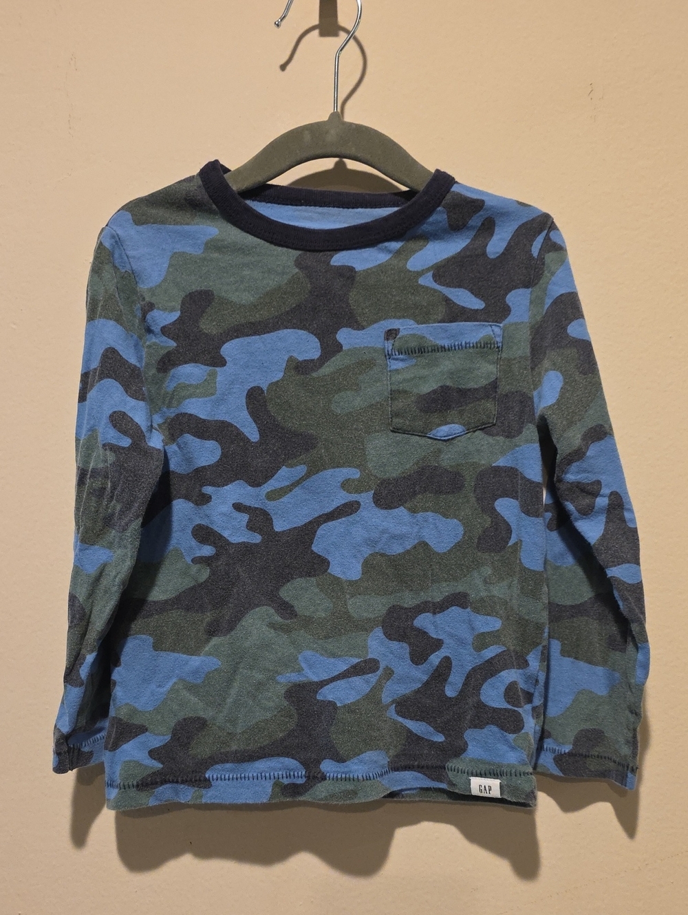 GAP Kids Blue & Green Camo Long-Sleeve Tee 4 T Pocket